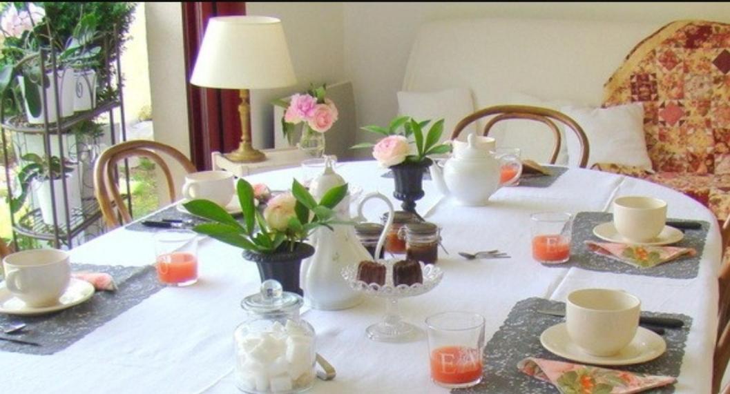 La Maison Du Bourg B&B Puisseguin Bagian luar foto